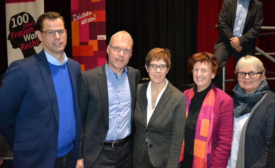 Annegret Kramp-Karrenbauer bei der FU in Meckenheim